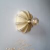 Applique murale en opaline style art déco. Luminaire vintage Bloomis