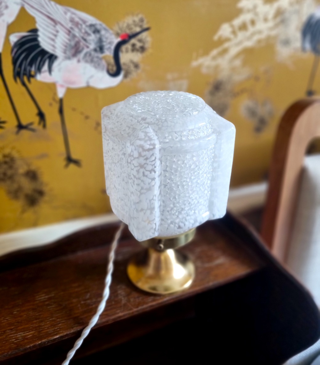 Lampe à poser globe en verre de clichy art deco. Luminaire création Bloomis