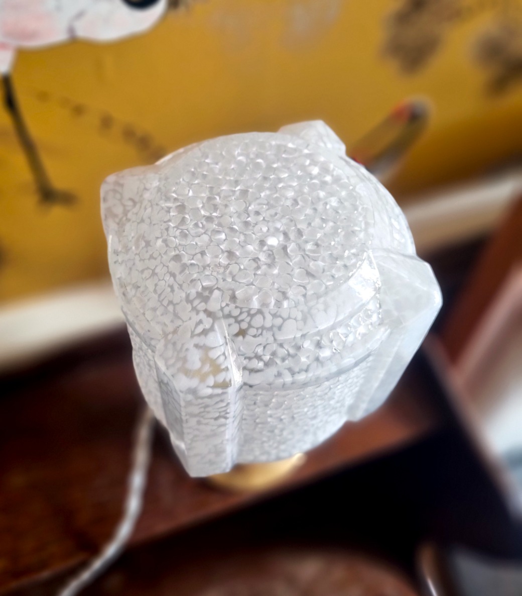 Lampe à poser globe en verre de clichy art deco. Luminaire création Bloomis