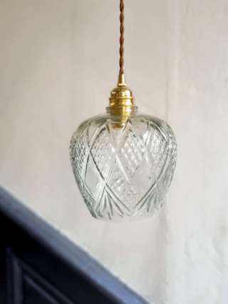 luminaire-vintage-globe-verre-ancien-vintage-decoration-suspension-cable-daim_bloomis
