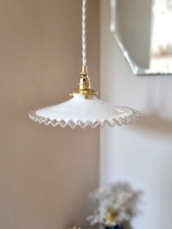 suspension-opaline-blanc-vintage-dentele-luminaire-ancien-cable-blanc_bloomis