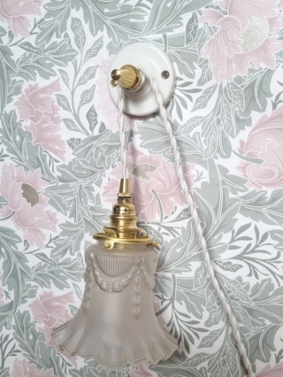 patere-murale-porcelaine-et-laiton-accroche-baladeuse-maison-upcycling_bloomis