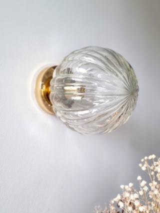 applique murale globe en verre strié vintage. Luminaire décoration vintage Bloomis