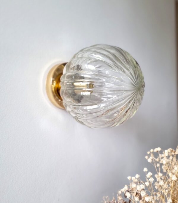 applique murale globe en verre strié vintage. Luminaire décoration vintage Bloomis