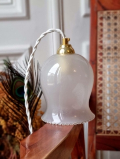 lampe-baldeuse-opaline-dentele-verre-luminaire-vintage-ancien-slowdeco-cable-torsade-blanc_bloomis