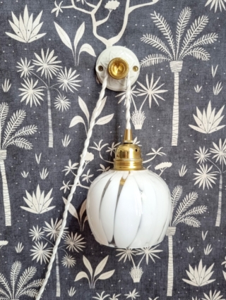 patere-murale-porcelaine-moulure-bouton-laiton-accroche-baladeuse-deco-upcycling_bloomis