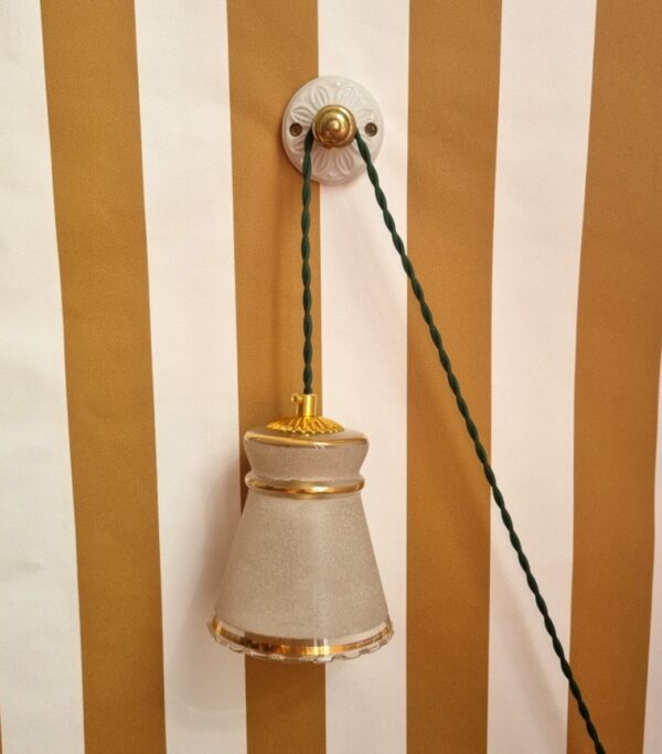 Lampe baladeuse et sa patère en porcelaine. Luminaire vintage et création upcycling Bloomis
