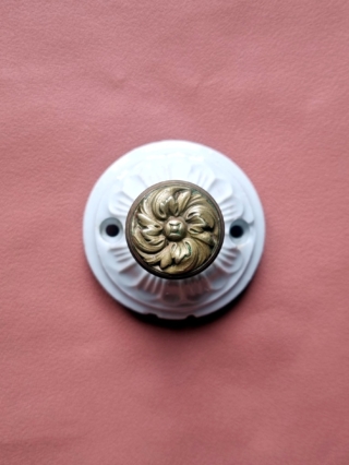 Patère murale en porcelaine et bouton laiton - Collection Les Imparfaites Bloomis