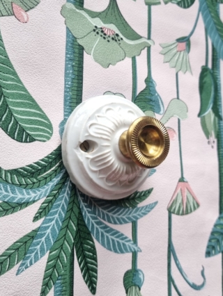 Patère murale en porcelaine et bouton laiton - Collection Les Imparfaites Bloomis