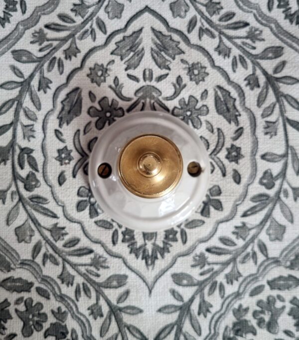 Patère murale en porcelaine et bouton laiton - Collection Les Imparfaites Bloomis