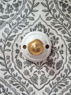 Patère murale en porcelaine et bouton laiton - Collection Les Imparfaites Bloomis