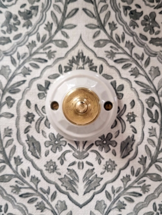 Patère murale en porcelaine et bouton laiton - Collection Les Imparfaites Bloomis
