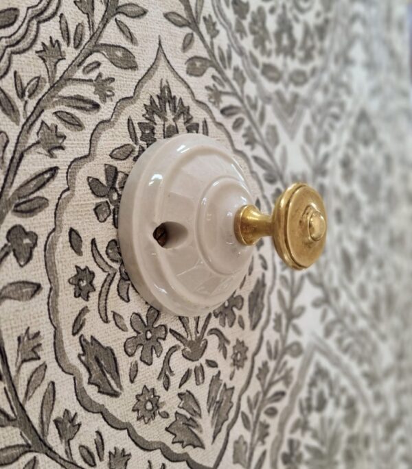 Patère murale en porcelaine et bouton laiton - Collection Les Imparfaites Bloomis
