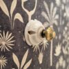 Patère murale en porcelaine et bouton laiton - Collection Les Imparfaites Bloomis