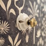 Patère murale en porcelaine et bouton laiton - Collection Les Imparfaites Bloomis