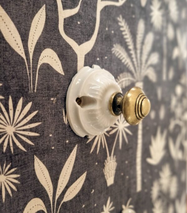 Patère murale en porcelaine et bouton laiton - Collection Les Imparfaites Bloomis