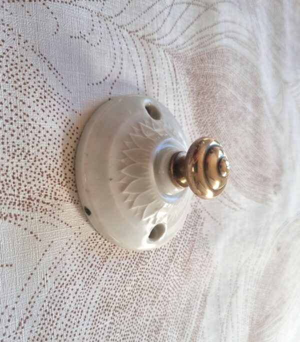 Patère murale en porcelaine et bouton laiton - Collection Les Imparfaites Bloomis