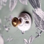 Patère murale en porcelaine et bouton laiton - Collection Les Imparfaites Bloomis