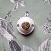 Patère murale en porcelaine et bouton laiton - Collection Les Imparfaites Bloomis