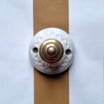 Patère murale en porcelaine et bouton laiton - Collection Les Imparfaites Bloomis
