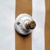 Patère murale en porcelaine et bouton laiton - Collection Les Imparfaites Bloomis
