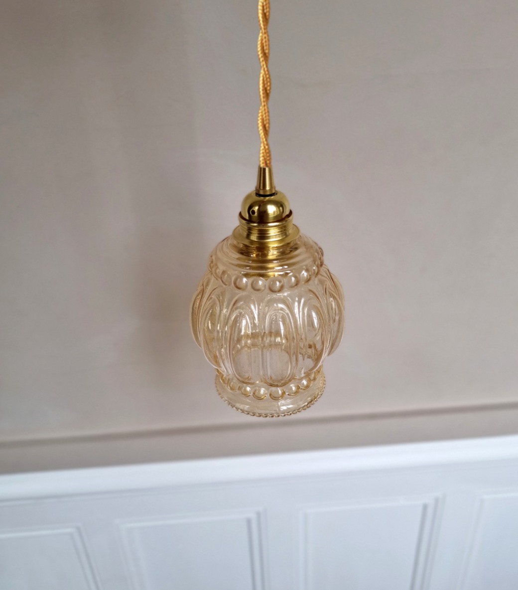 lampe-baladeuse-globe-ambre-ancien-luminaire-vintage-decoration-cable-or_bloomis