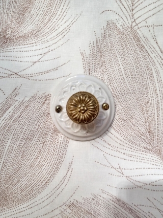 patere-murale-porcelaine-accroche-baladeuse-decoration-upcycling-vintage_bloomis