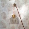 Lampe baladeuse en verre et Patère murale en porcelaine. Luminaire vintage et création upcycling Bloomis