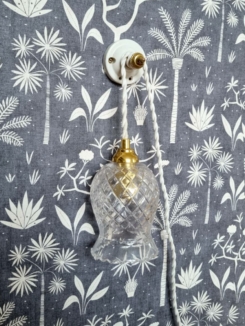 Patère murale en porcelaine et bouton laiton - Création Bloomis