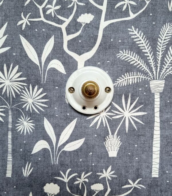 Patère murale en porcelaine et bouton laiton - Création Bloomis
