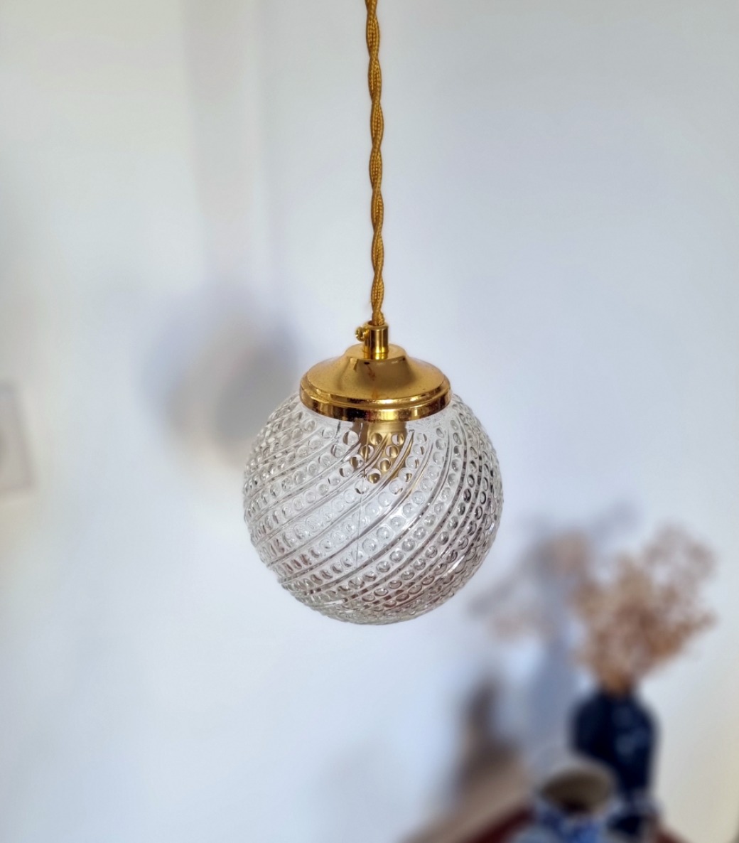 Lampe baladeuse globe verre et son cordon tressé à personnaliser. Luminaire vintage Bloomis