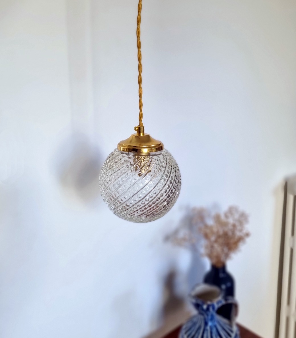 Lampe baladeuse globe verre et son cordon tressé à personnaliser. Luminaire vintage Bloomis