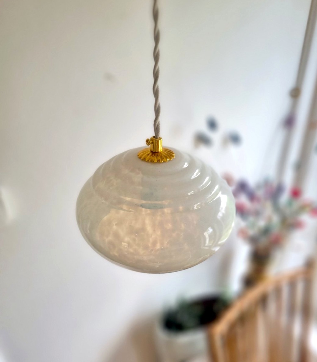 Lampe baladeuse art déco globe verre de clichy blanc. Luminaire vintage Bloomis