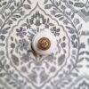 Patère murale en porcelaine et bouton laiton - Création Bloomis