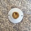 Patère murale en porcelaine et bouton laiton - Création Bloomis