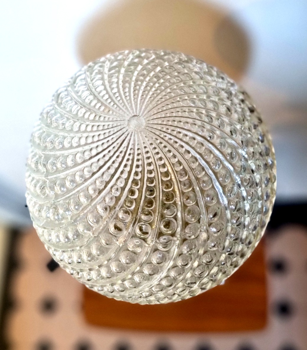 lampe-a-poser-pois-bleu-graphique-upcycling-slowdecoration-maison-interieur_bloomis-studio Lampe Portofino pois graphique. Upcycling, artisanat, slow decoration, luminaire vintage.