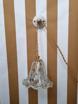 patere-murale-rosace-porcelaine-bouton-laiton-lampe-baladeuse-decoration-upcycling_bloomis