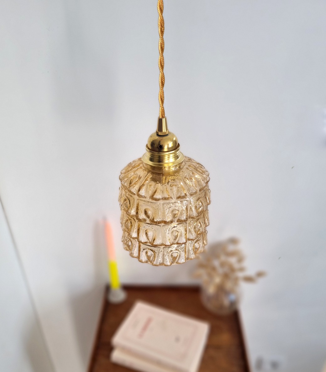 Lampe baladeuse globe verre ambré et son cordon tressé à personnaliser. Luminaire vintage Bloomis