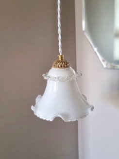 Lampe baladeuse tulipe en opaline et verre murano. Luminaire upcycling Bloomis