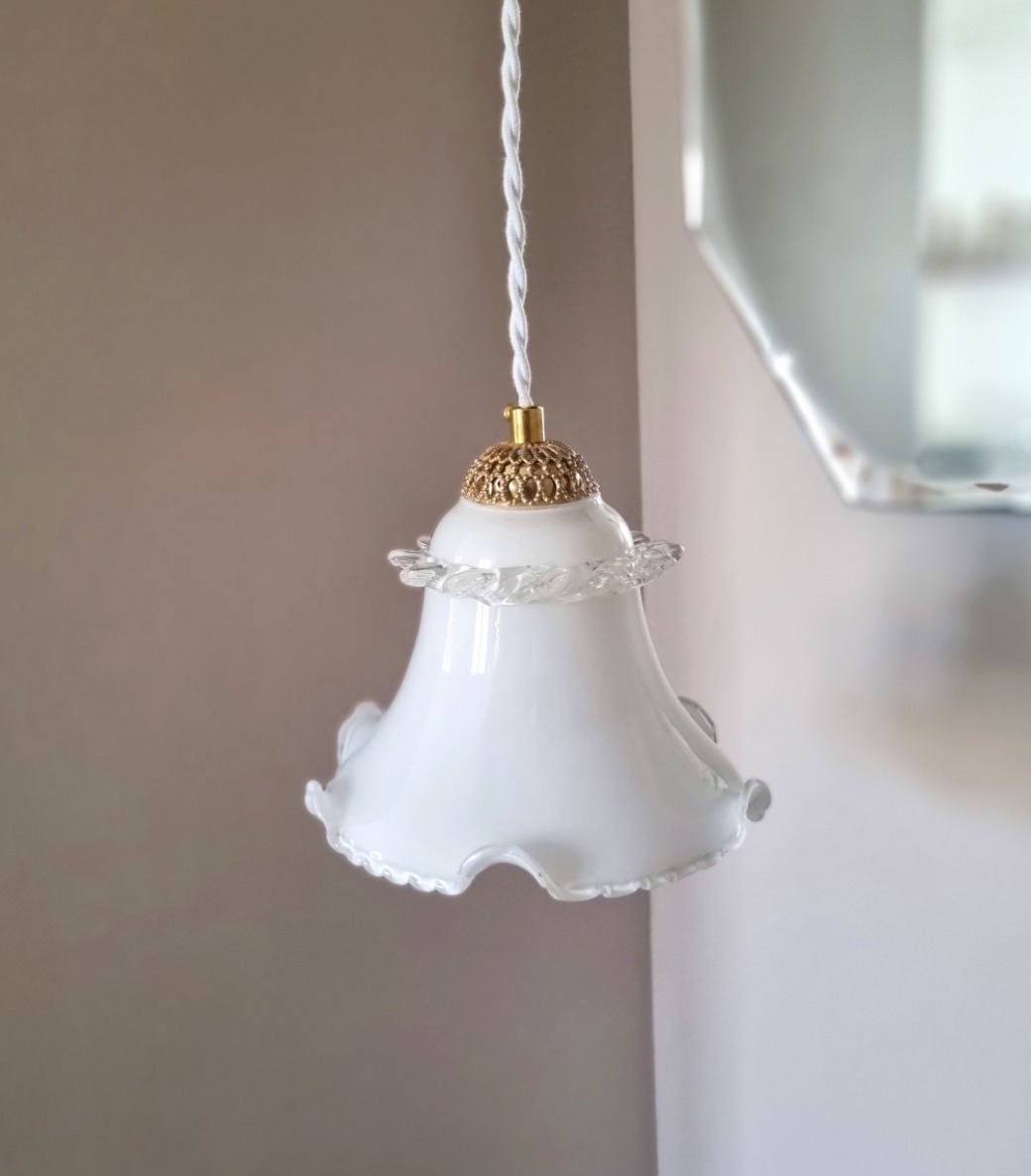 lampe-baladeuse-tulipe-opaline-murano-luminaire-fil-torsade_bloomis Lampe baladeuse tulipe en opaline et verre murano. Luminaire upcycling Bloomis