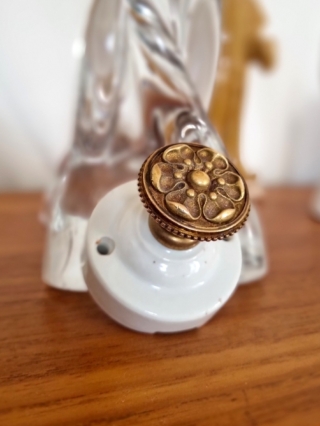 patere-murale-porcelaine-vintage-upcycling-suspendre-lampe-baladeuse_bloomis