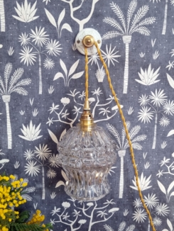 patere-murale-rosace-porcelaine-laiton-upcycling-suspension-lampe-baladeuse_bloomis