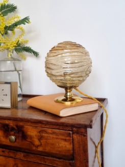 lampe-a-poser-globe-ambre-vintage-decoration-upcycling-creation_bloomis