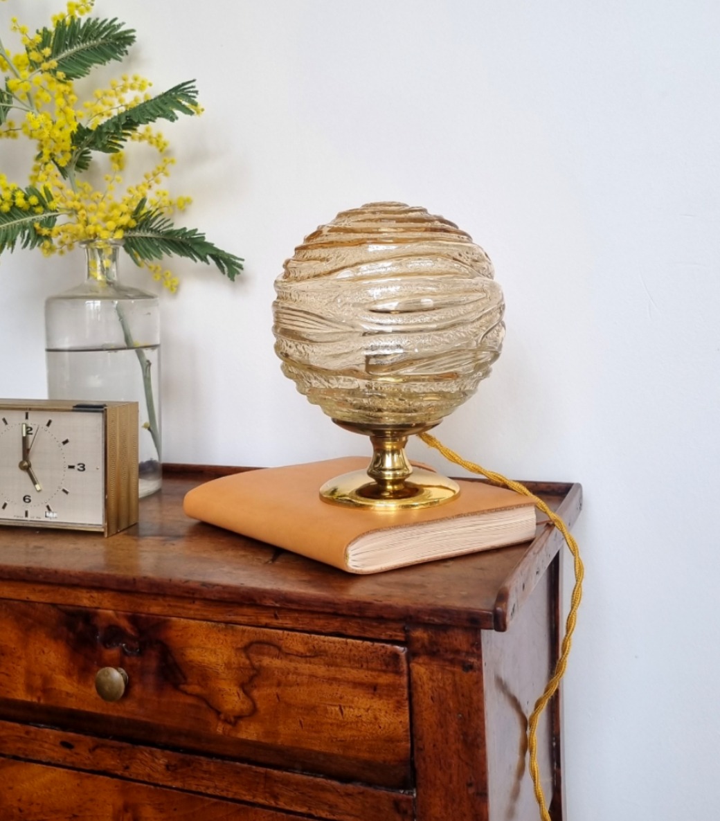 lampe-a-poser-globe-ambre-vintage-decoration-upcycling-creation_bloomis