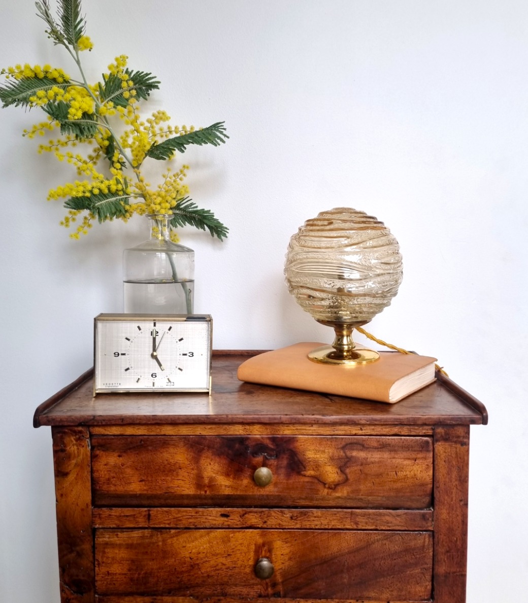 lampe-a-poser-globe-ambre-vintage-decoration-upcycling_bloomis