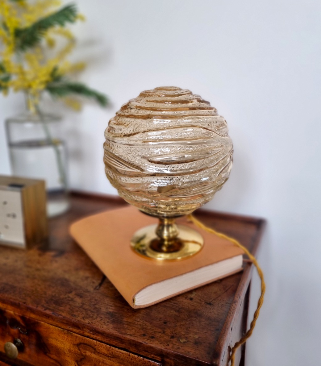 lampe-globe-vintage-ambre-decoration-upcycling-creation_bloomis