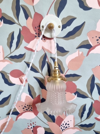 patere-murale-rosace-porcelaine-bouton-laiton-lampe-suspension-baladeuse_bloomis