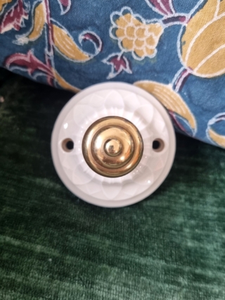 patere-murale-rosace-porcelaine-vintage-suspendre-lampe-baladeuse_bloomis