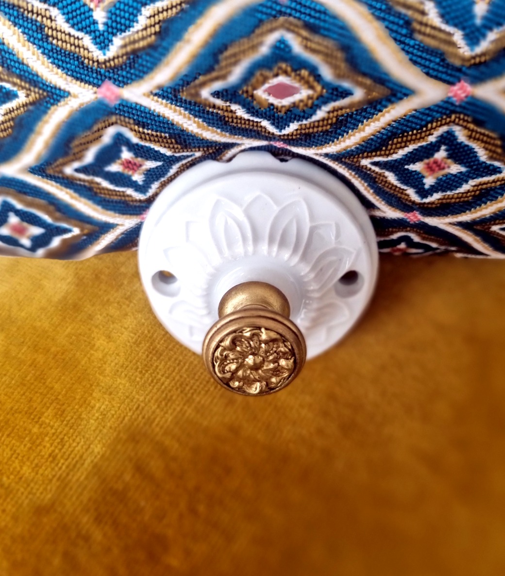 patere-porcelaine-bouton-laiton-accroche-baladeuse-murale-decoration-upcycling-ancien_bloomis