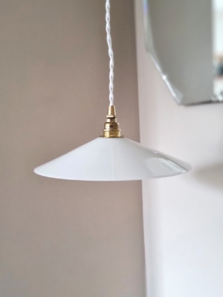 suspension-opaline-blanche-vintage-lisse-luminaire-ancien-cable-torsade_bloomis